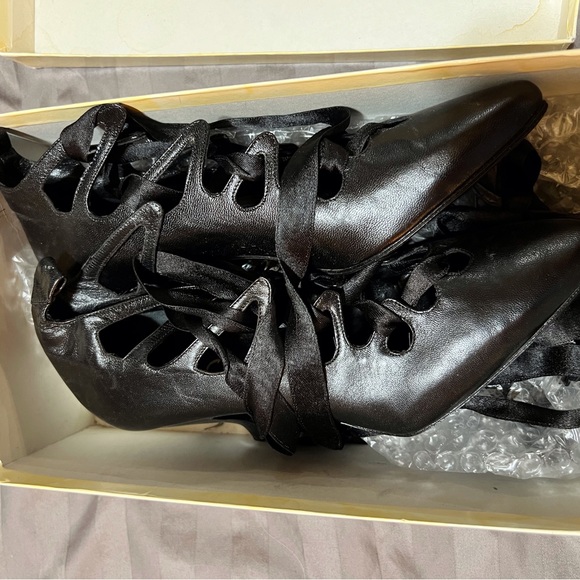 Peter Fox - Devine and Extraordinary Size 6 Heels Black wit lace - Picture 3 of 16